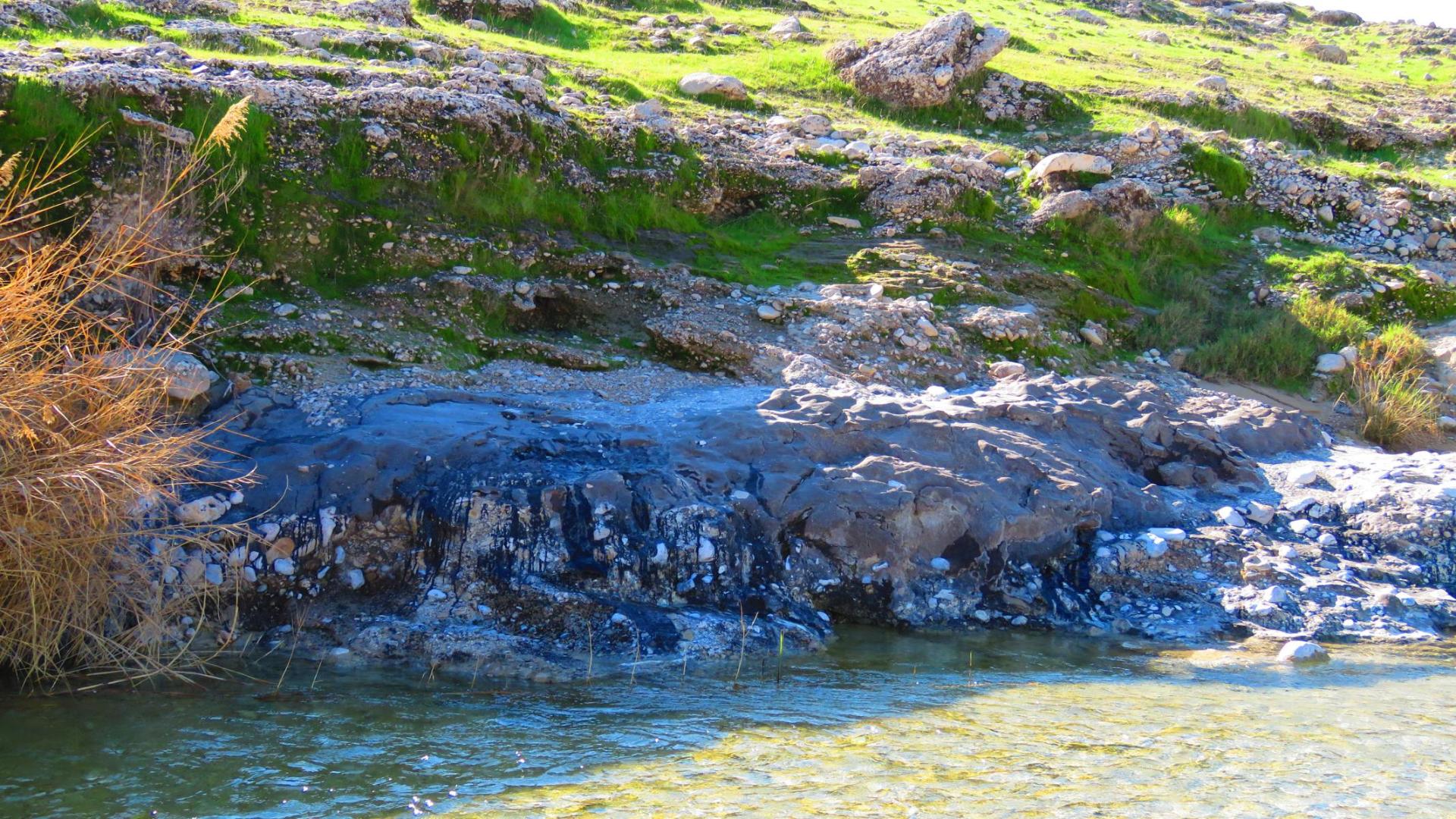 سفری به چشمههای قیر رامهرمز