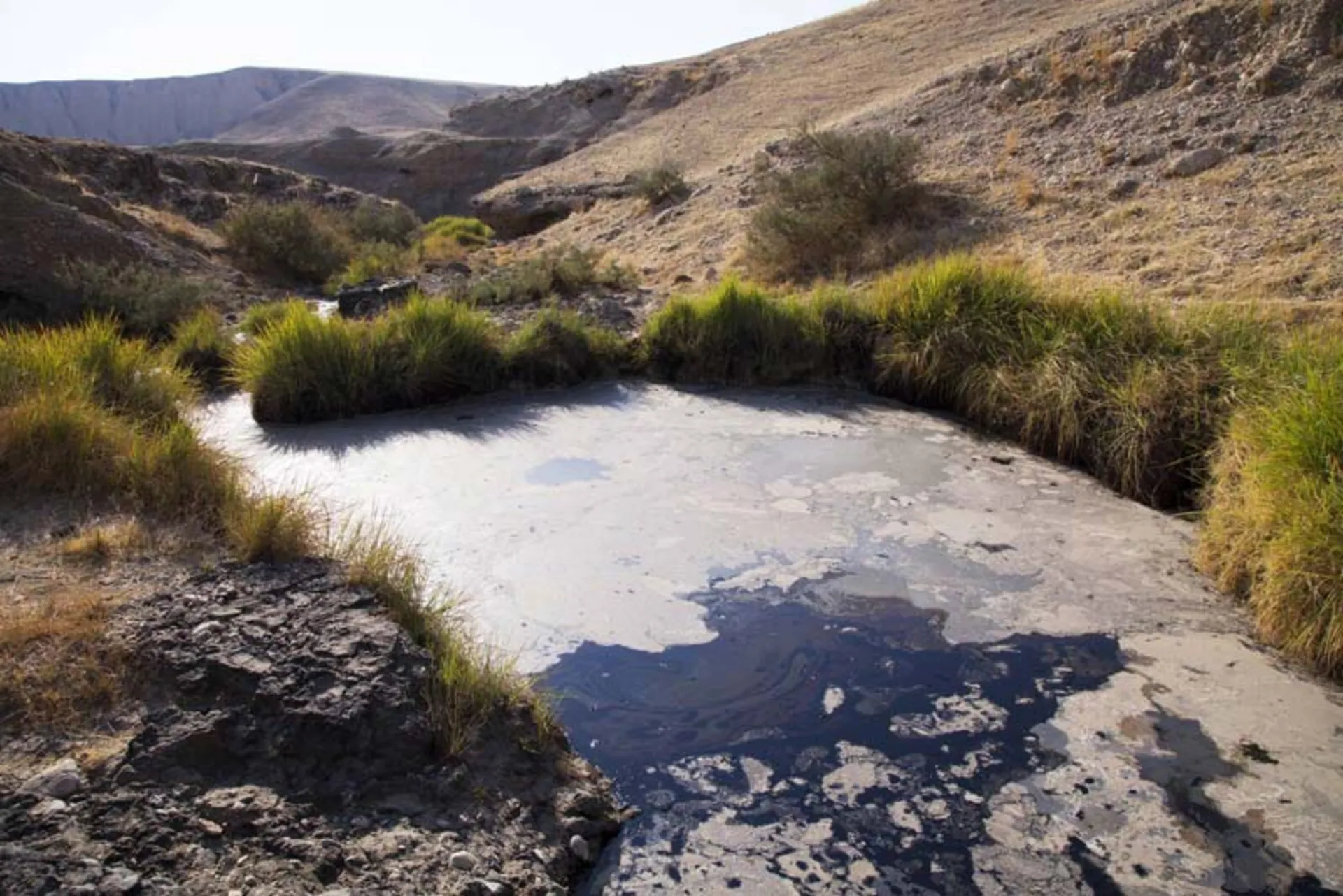 سفری به چشمههای قیر رامهرمز