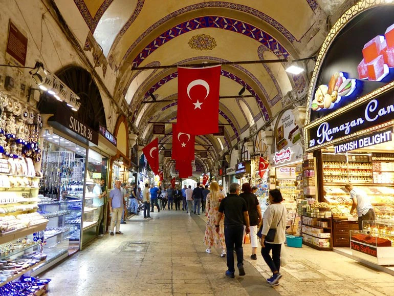 راهنمای کامل خرید از بازار بزرگ استانبول (Grand Bazaar) | تاریخچه و تجربه سفر Grand Bazaar Istanbul,بازار بزرگ استانبول,بازار بزرگ استانبول کجاست