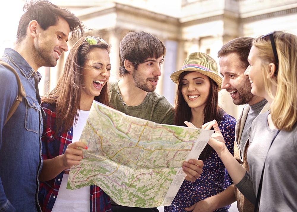 راهنمای صوتی گردش شهری یا لیدر تور؛ کدام انتخاب بهتری است؟