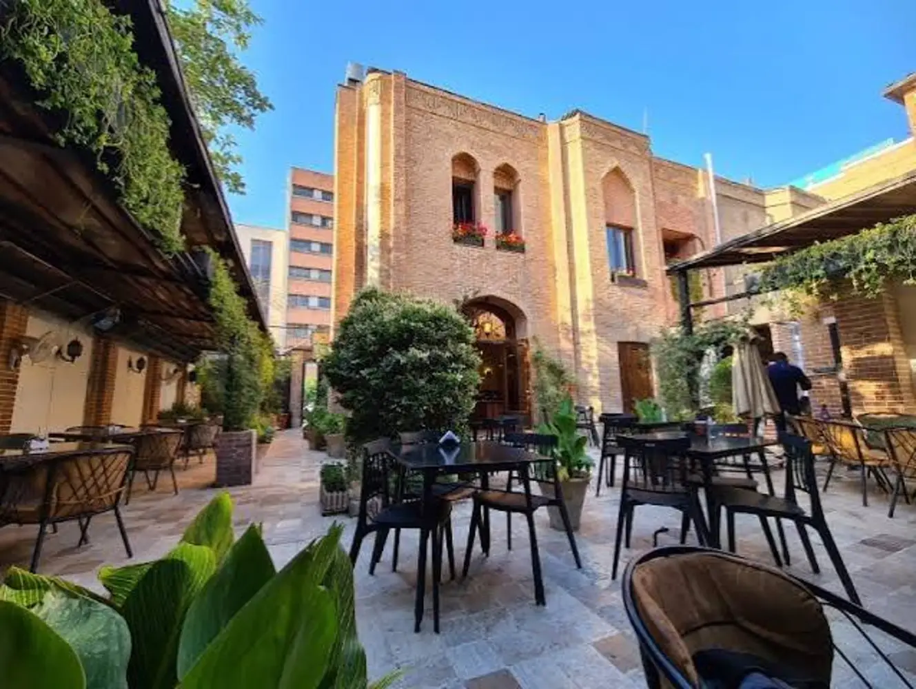 راهنمای جامع کافهگردی در تهران؛ از صبحانههای آرام تا کافههای پرطرفدار پایتخت بهترین کافههای پایتخت برای صرف صبحانه