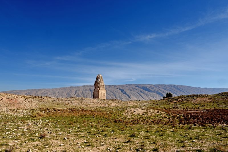 شهر باستانی گور,قدیمی ‌ترین رصدخانه‌های ایران,مهم ترین بناهای شهر گور