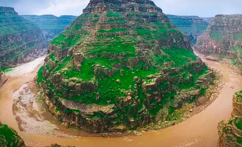 ۱۰ شهر ناشناخته گردشگری ایران که کمتر کسی آن‌ها را می‌شناسد