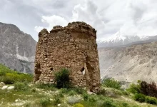 آبشار شاهاندشت و قلعه ملک بهمن