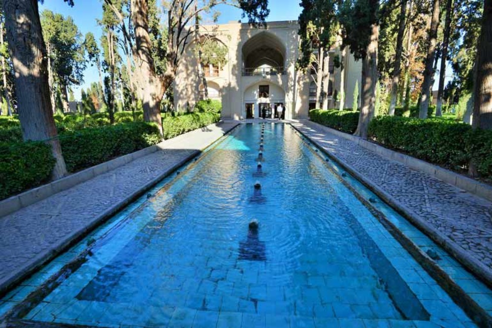 راهنمای کامل بازدید از باغ فین کاشان؛ از معماری تا حمام امیرکبیر