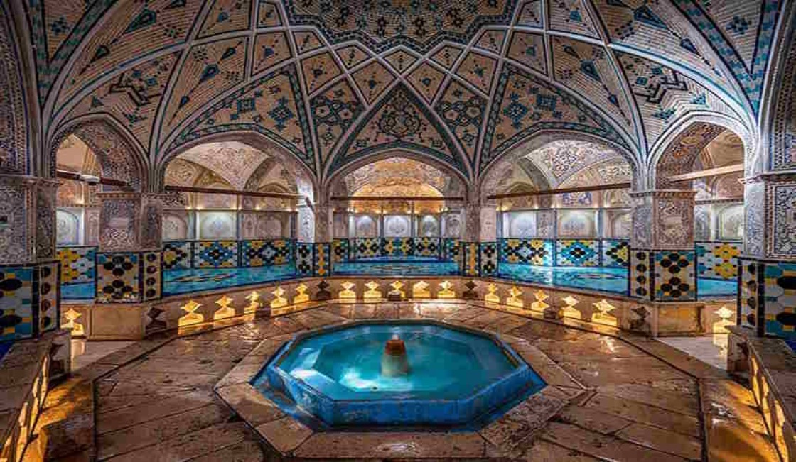 راهنمای کامل بازدید از باغ فین کاشان؛ از معماری تا حمام امیرکبیر
