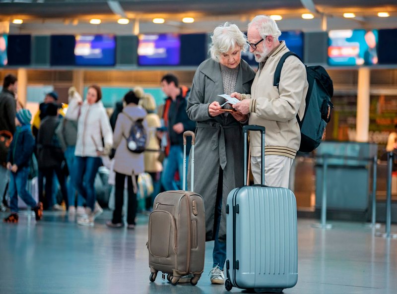 بلیط هواپیما,در سفر هوایی با سالمندان چه نکاتی را در نظر داشته باشیم؟,مهمترین مزایای سفر هوایی
