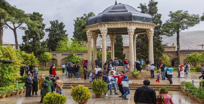 شیراز یا یزد؟ مقایسه جامع هزینه و حال و هوای سفر در عید نوروز