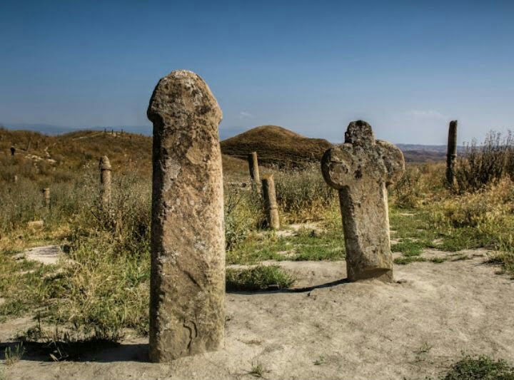 خالد نبی: سرزمین تندیسهای سنگی